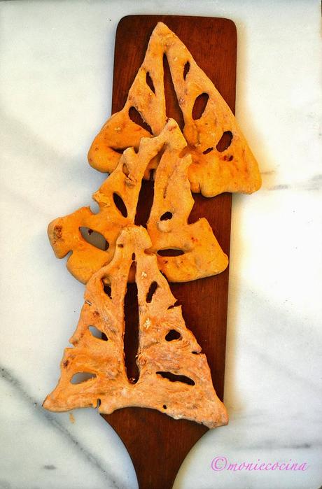 FOUGASSE DE TOMATES SECOS Y ANCHOAS