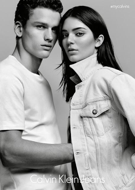 Kendall Jenner posa junto con Simon Nessman para Calvin Klein Jeans