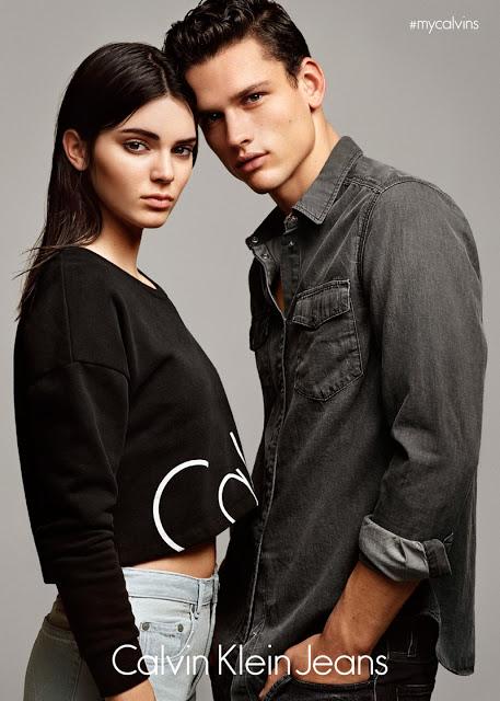 Kendall Jenner posa junto con Simon Nessman para Calvin Klein Jeans