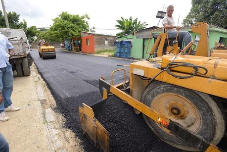 Reconstruirán carreteras en Norte y Sur de RD.