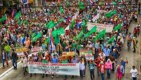 Campesinos Paraguay piden reforma y renuncia de Cartes.
