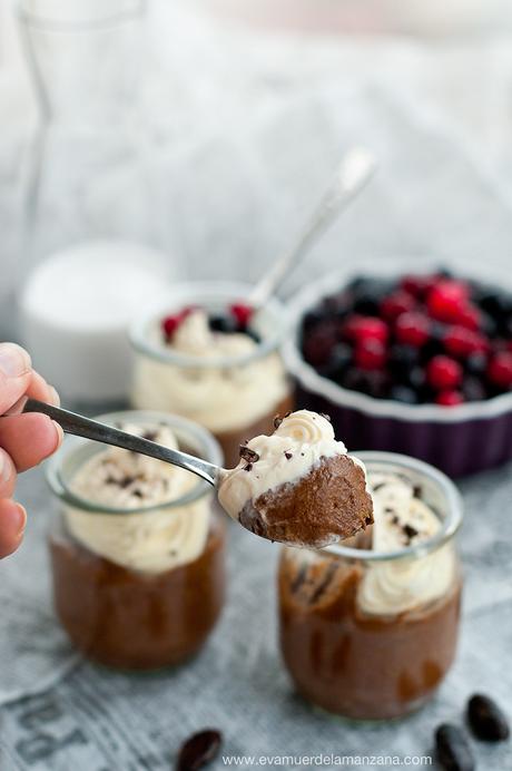 Postre cremoso de chocolate