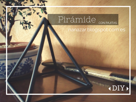 Pirámide con pajitas