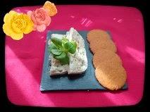 MOUSSE DE ANGUILA AHUMADA CON GALETAS DE TOMATO BRAVO