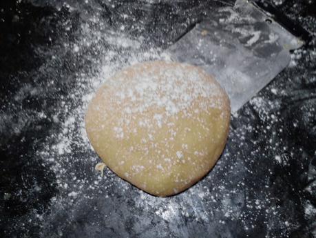 Coca de pasas y nueces, pansses i annous - Reganya - Coc (Traditional sponge cake with dried grapes, walnuts and almonds)