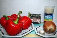 Pimientos rojos rellenos de arroz