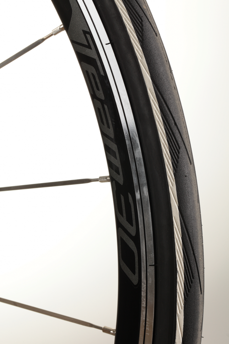 NIVOLET_6_LC_black-limegreen-white_D08_MG_9558