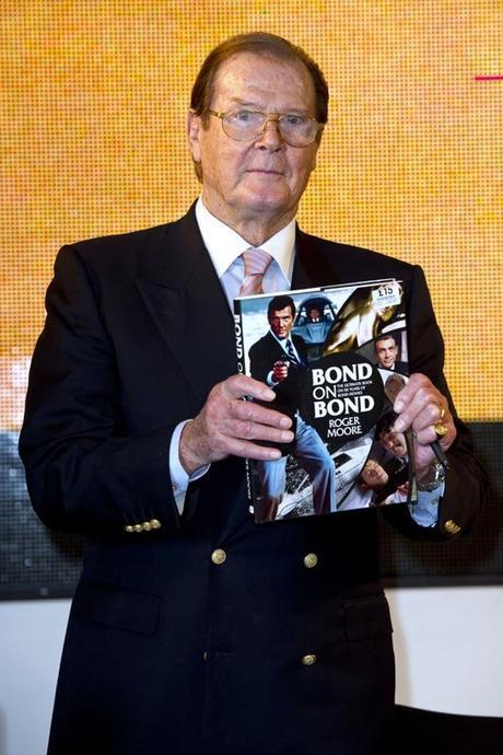 Roger Moore, acusado de racismo Roger Moore
