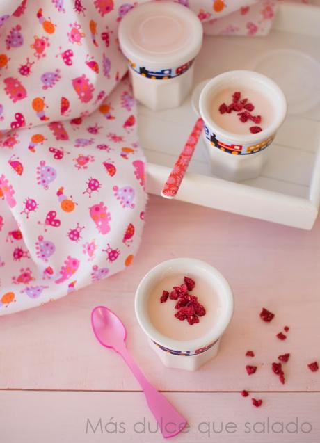 Petit suise de fresa y chocolate blanco