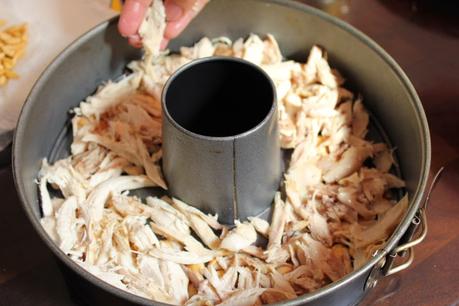 Corona de arroz, pollo y frutos secos مقلوبة الرز والدجاج