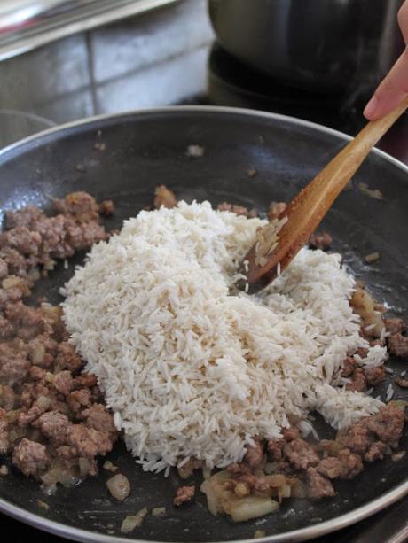 Corona de arroz, pollo y frutos secos مقلوبة الرز والدجاج