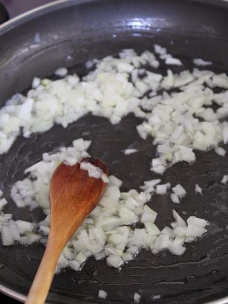 Corona de arroz, pollo y frutos secos مقلوبة الرز والدجاج