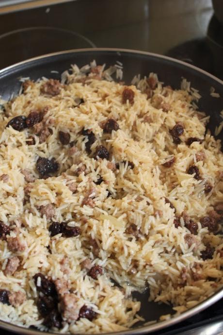 Corona de arroz, pollo y frutos secos مقلوبة الرز والدجاج