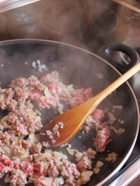 Corona de arroz, pollo y frutos secos مقلوبة الرز والدجاج