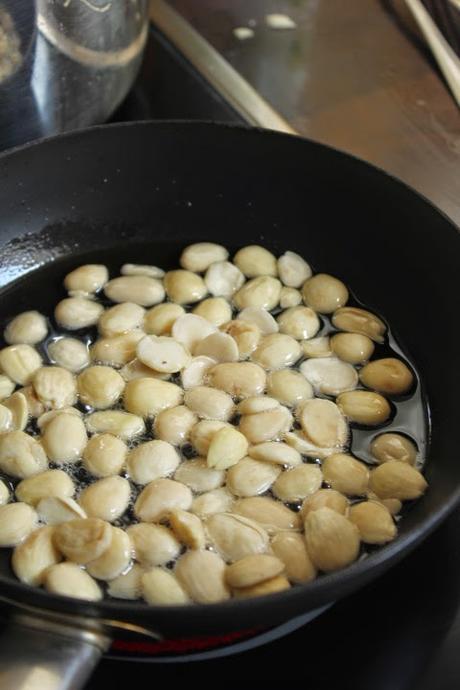 Corona de arroz, pollo y frutos secos مقلوبة الرز والدجاج