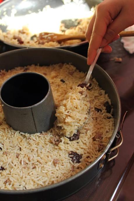 Corona de arroz, pollo y frutos secos مقلوبة الرز والدجاج