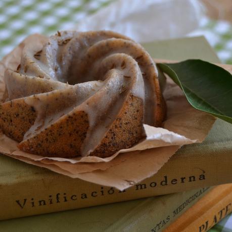 MINI BUNDT CAKES DE NARANJA Y SEMILLAS DE AMAPOLA CON GLASEADO DE COMINOS