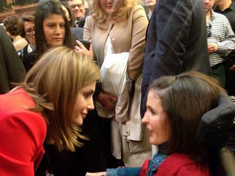 Virginia conversa con Dña. Letizia