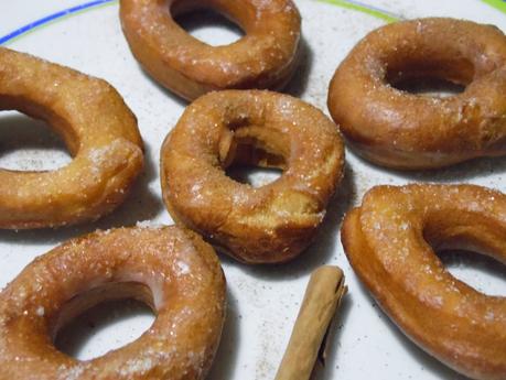 Roscos Fritos de Vainilla y Canela.