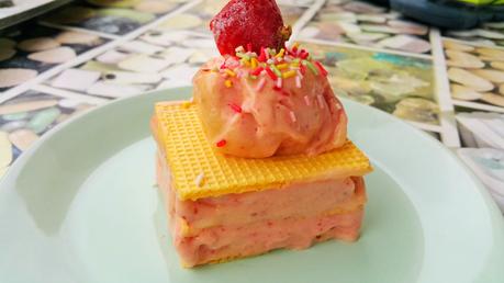 Helado vegano fácil de fresa y plátano