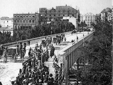 La vida del Viaducto de la Calle Bailén en 10 imágenes