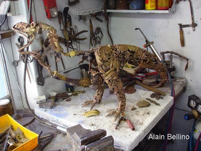 Las esculturas dinosaurianas de bronce de Alain Bellino