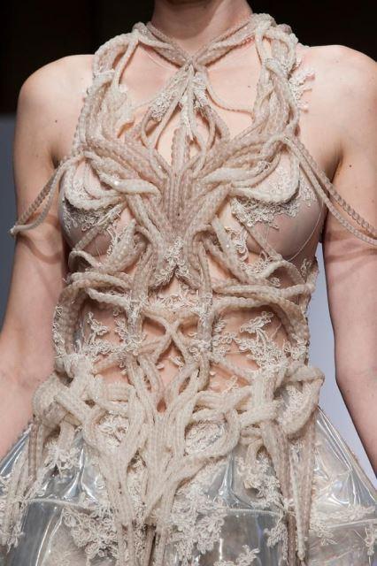 La cuerda invade ropa y complementos cuerda top nude