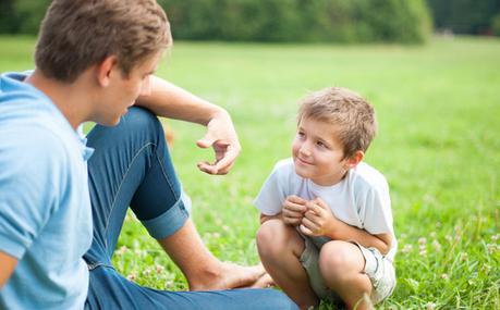El difícil diálogo entre padres e hijos padre-hijo-hablando-comunicacion1