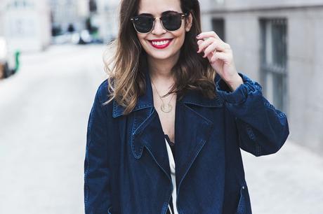 Denim_Jacket_Uterque-Striped_Blouse-Lace_Top-White_Ripped_JEans-Drew_Bag-Chloe-Outfit-Street_style-33