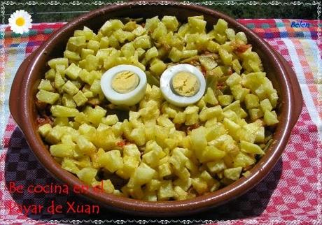 Pongas con patatas, jamón y huevo cocido Pongas con patatas, jamón y huevo cocido