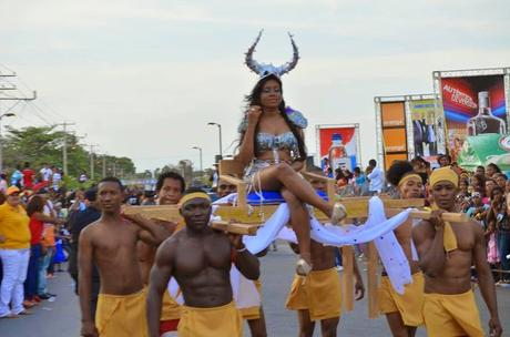 Barahona celebró su carnaval 2015.