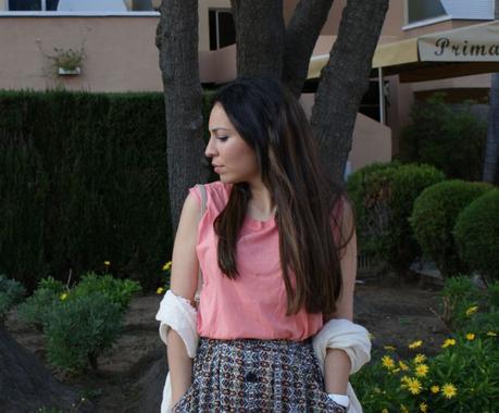 Falda midi y colores cálidos