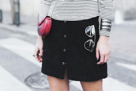 Suede_Skirt-Striped_Top-Bandana-Vintage_Bag-Outfit-Street_Style-21