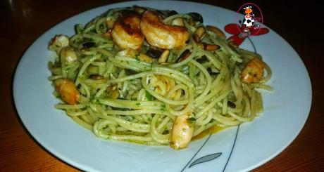 ESPAGUETIS CON PESTO DE RÚCULA Y LANGOSTINOS