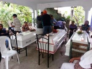Velados y sepultados cinco miembros de una familia