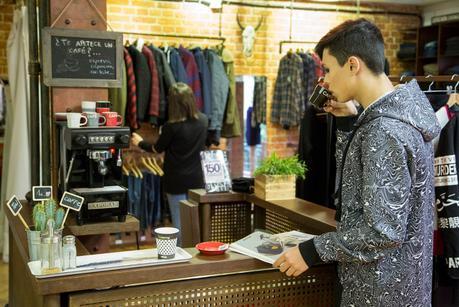 Más allá de la ropa, una tienda que vende un concepto Más allá de la ropa, una tienda que vende un concepto