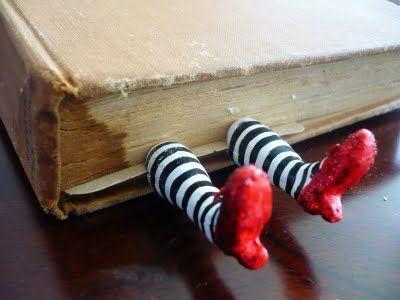 Tag: Las enfermedades de los libros. Best. Bookmark. Ever.