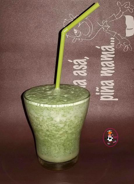 SMOOTHIES DE ESPINACAS, FRESAS Y KIWI