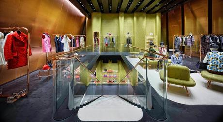 Herzog & de Meuron crea un espacio pequeño e íntimo para la nueva tienda de Miu Miu en Tokio