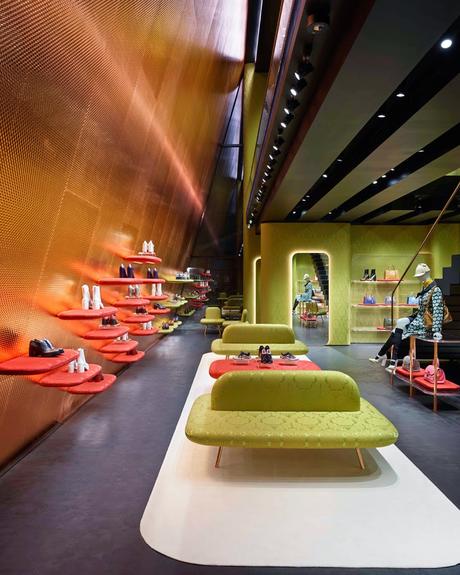 Herzog & de Meuron crea un espacio pequeño e íntimo para la nueva tienda de Miu Miu en Tokio