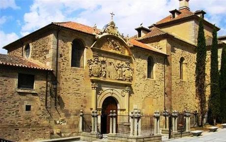 Santa Teresa en Alba de Tormes: Monasterio de la  Anunciación y Museo Carmelitano.
