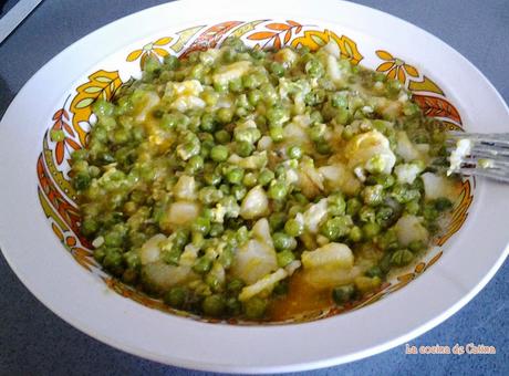 Tortilla de patatas con guisantes
