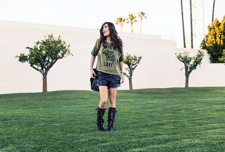 street style barbara crespo leather in sevilla hakei tshirt wild love hector boots fashion blogger outfit blog de moda