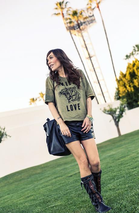 street style barbara crespo leather in sevilla hakei tshirt wild love hector boots fashion blogger outfit blog de moda