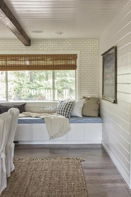 ANTES Y DESPUÉS: Una cocina con office en gris y blanco