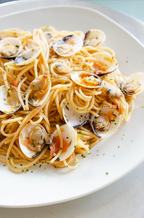 Recta paso a paso de Espaguetis integrales con almejas