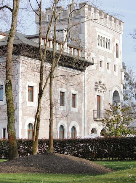 C A S T I L L O D E L B O S Q U E D E L A Z O R E D A