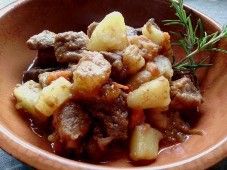 Estofado de ternera con patatas - Guiso de ternera con patatas - Cocinar estofado de ternera estofadopatatas