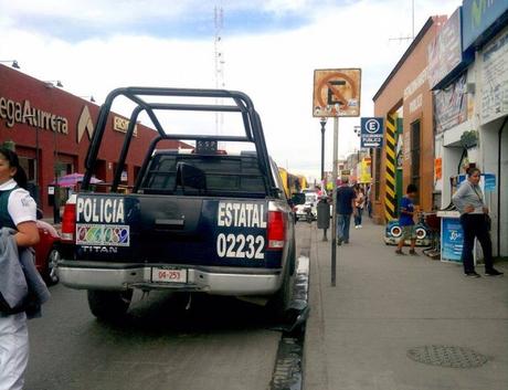 Patrulla estacionada lugar prohibido