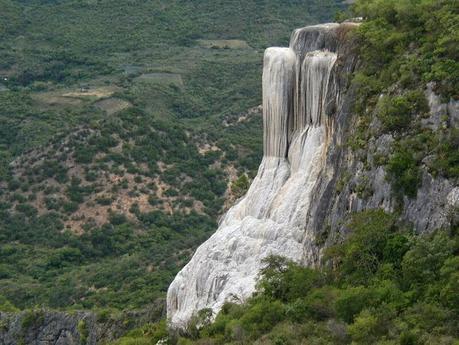 Una cascada congelada en el tiempo